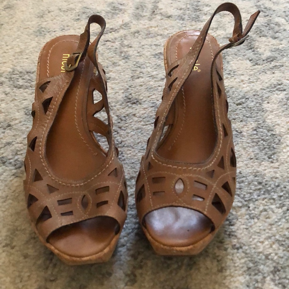 Wedge heel shoes